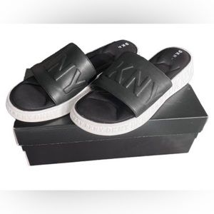 DKNY Women’s Mara Slide Wedge Sandals | Black and White